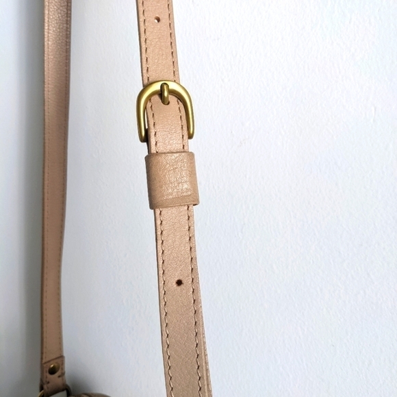 ISABELLA Fiore Nude Leather Round Canteen Crossbody Purse - Picture 8 of 14